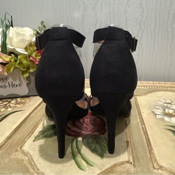 Christian Siriano Kactus Black Faux Suede Fringe Heels Sandals Strappy NIB 8.5 - Picture 5 of 13